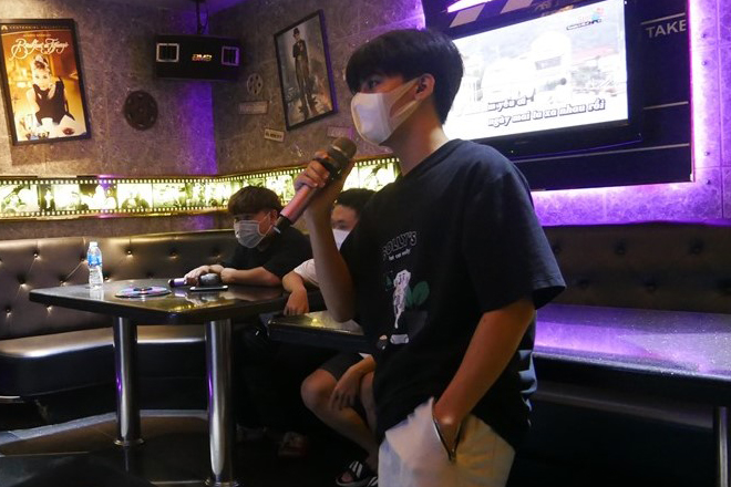 Tạm dừng hoạt động karaoke, bar, massage, spa tại TP.HCM