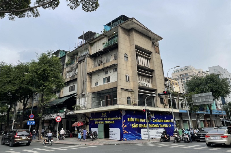 Căn hộ chung cư sửa chữa đào sâu hơn 1 mét dưới lòng đất ngay trung tâm Quận 1, TP.HCM