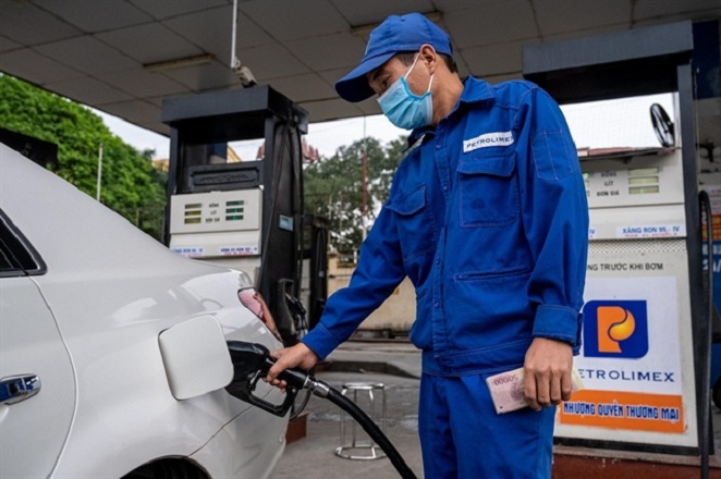 Thuế, phí chiếm gần 11.000 đồng/lít xăng trong nước