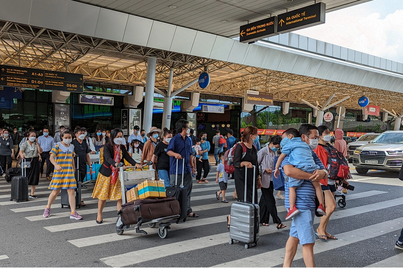 Sân bay Tân Sơn Nhất đón gần 100.000 lượt khách/ngày 