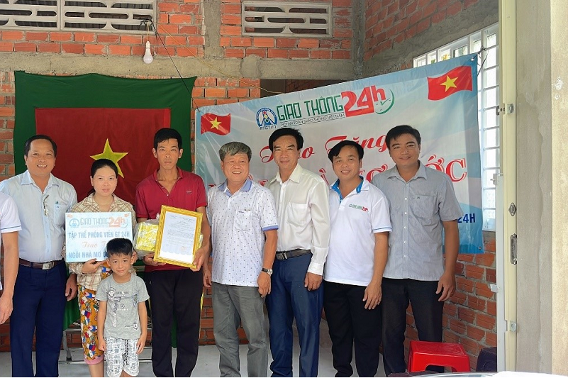 Bàn giao 10 căn nhà mơ ước cho người dân tỉnh Bến Tre, Đồng Tháp, Cần Thơ
