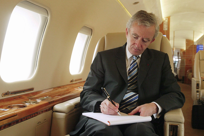 Người giàu thứ 2 thế giới Bernard Arnault bán máy bay riêng