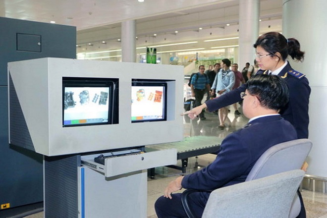 Quy trình soi chiếu an ninh đối với người và hành lý xách tay tại sân bay