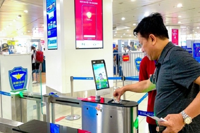 Người dân đi máy bay đã được dùng tài khoản định danh điện tử 