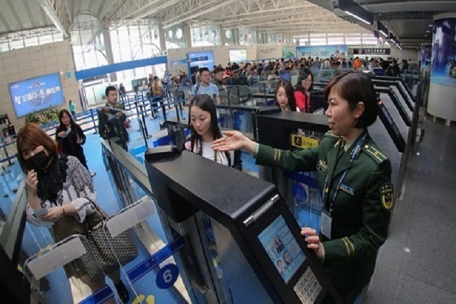 Trung Quốc, Myanmar và Iran vẫn bắt du khách xét nghiệm COVID-19 khi nhập cảnh