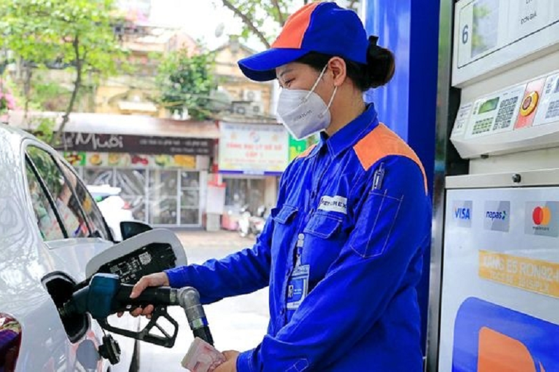 Đại lý bán lẻ xăng dầu được mua xăng dầu từ tối đa 3 nguồn