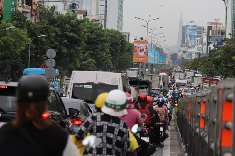 Chưa Tết, cửa ngõ Tân Sơn Nhất đã kẹt cứng