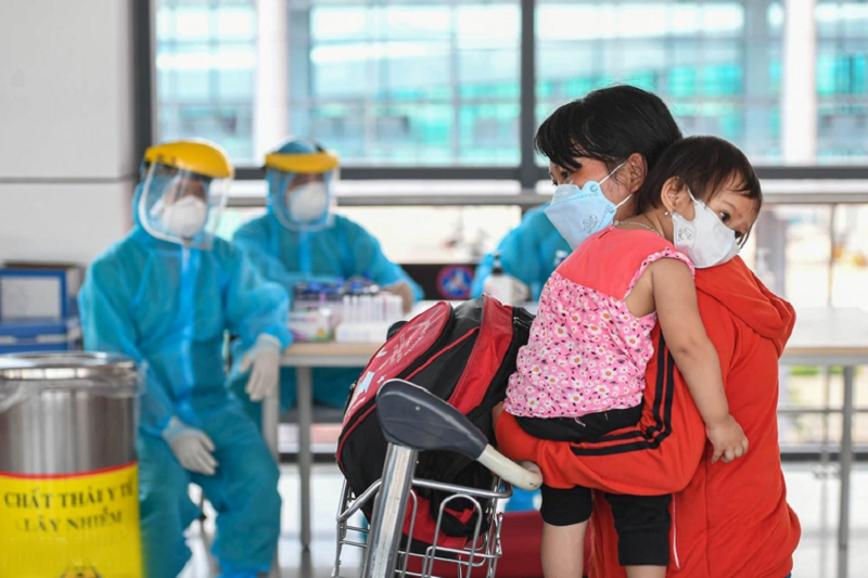 Đề xuất sớm có hướng dẫn xét nghiệm cho phi công, tiếp viên và trẻ em đi máy bay