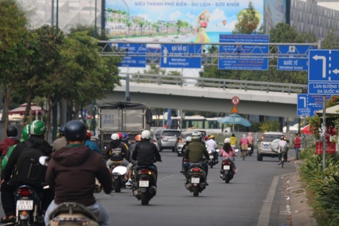 Người dân TP.HCM lưu thông thuận lợi trong ngày đầu trở lại làm việc