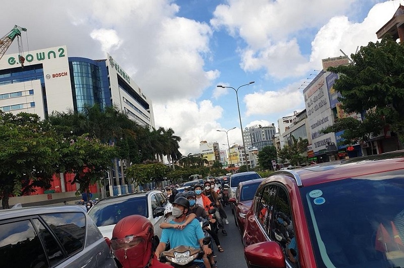 Kẹt xe ở cửa ngõ TP.HCM ngày đầu trở lại làm việc sau kỳ nghỉ lễ 