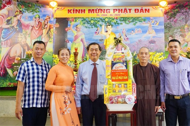 TP.HCM: Lãnh đạo quận Gò Vấp thăm, chúc mừng Đại Lễ Phật Đản