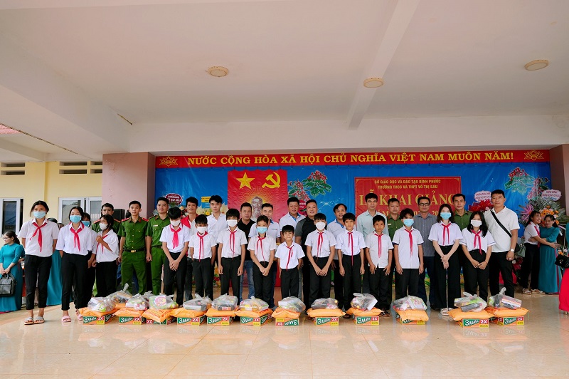Bàn giao “căn nhà mơ ước” và trao quà cho học sinh nghèo tỉnh Bình Phước