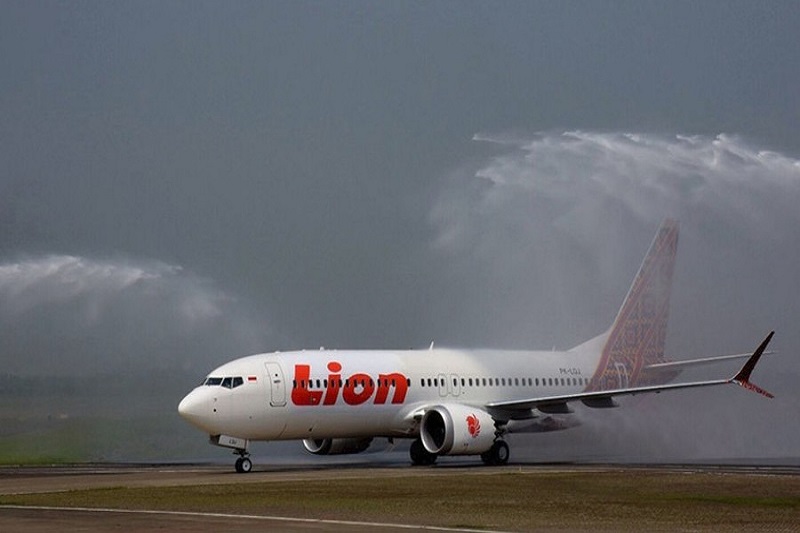 Máy bay của Lion Air chở 175 người bị cháy động cơ ở Indonesia