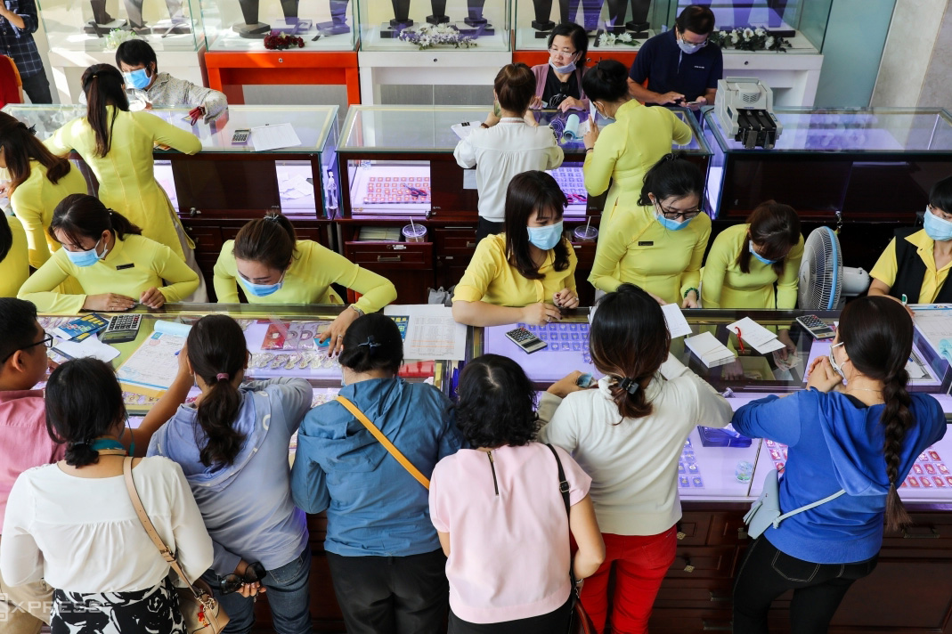Giá vàng bất ngờ giảm sâu ngày vía Thần tài