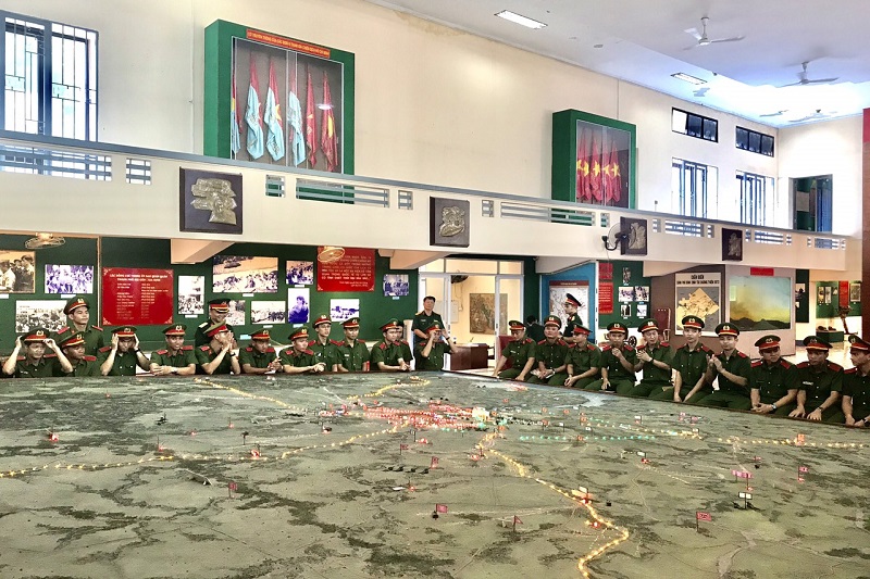 Học viên công an tham quan thực tế tại Bảo tàng Chiến dịch Hồ Chí Minh