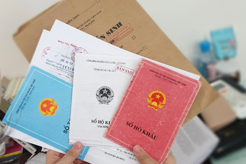 TP.HCM: Gò Vấp đẩy mạnh thực hiện quy định liên quan đến thay thể số hộ khẩu, sổ tạm trú giấy