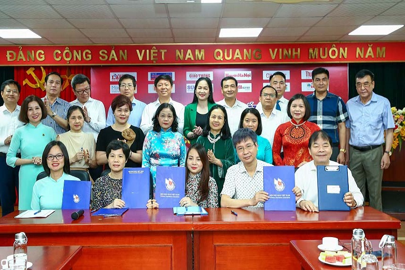 Diễn đàn và ký kết thi đua xây dựng môi trường văn hóa trong cơ quan báo chí và văn hóa của người làm báo Việt Nam
