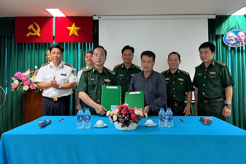 Đẩy mạnh phối hợp với các lực lượng trong sẵn sàng chiến đấu và quản lý, bảo vệ chủ quyền, an ninh biên giới biển và cửa khẩu cảng