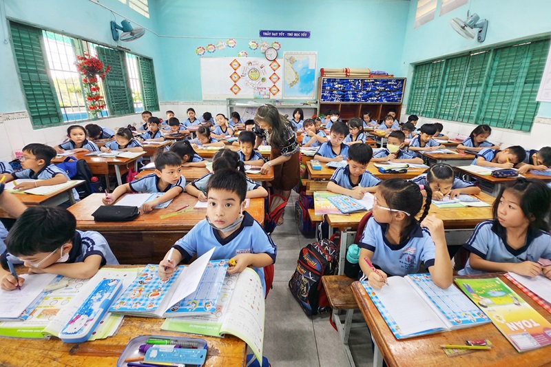 TP.HCM: Không có việc người phụ nữ lạ dàn cảnh, cho tiền với ý đồ xấu