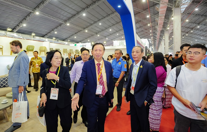 VIFA EXPO 2024 Khai Mạc: Sắc Màu Nội Thất Việt Bùng Nổ tại TP.HCM