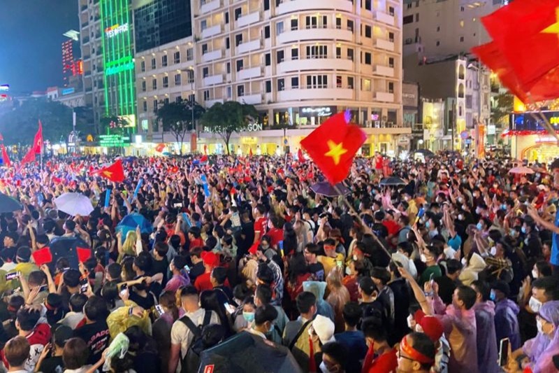 Hạn chế lưu thông qua đường Nguyễn Huệ để phục vụ xem bóng đá
