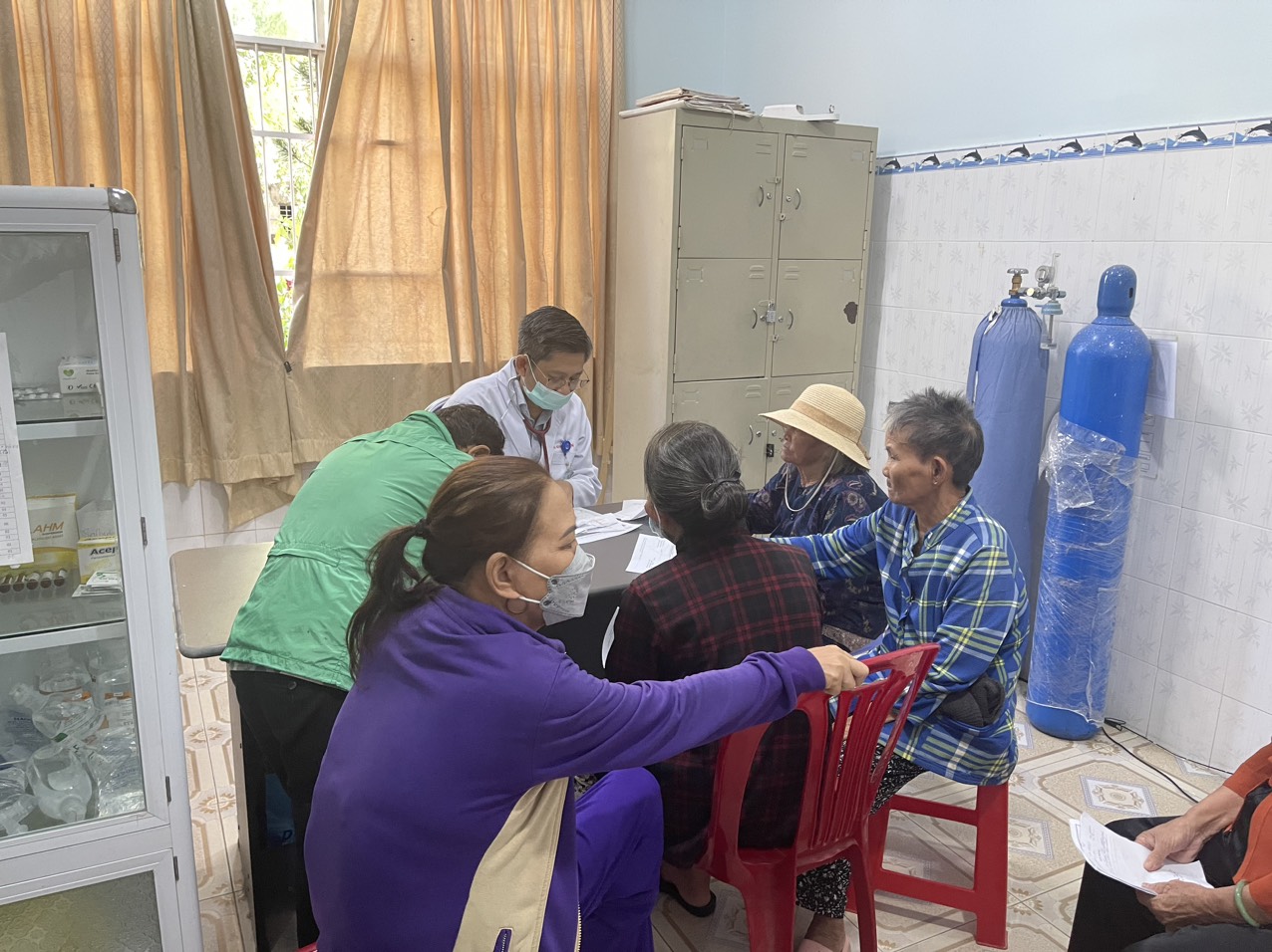 Bệnh viện Chợ Rẫy khám, cấp thuốc miễn phí cho 500 bệnh nhân nghèo