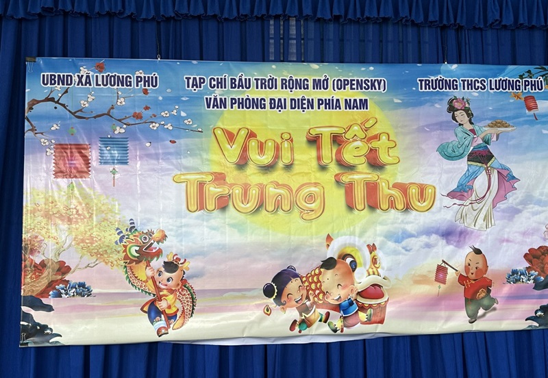 Tạp chí Bầu Trời Rộng Mở - VPĐD phía Nam vui trung thu cùng các em học sinh xã Lương Phú, tỉnh Bến Tre